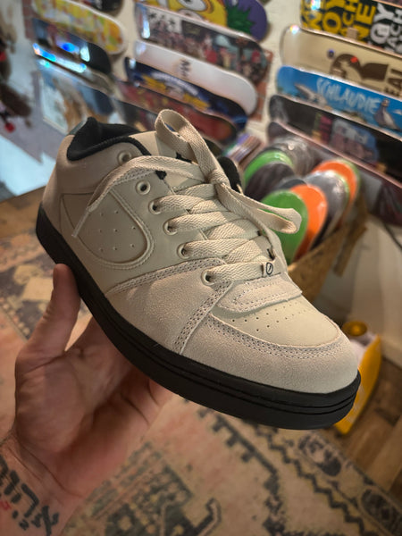 Es accels OG white /black / green