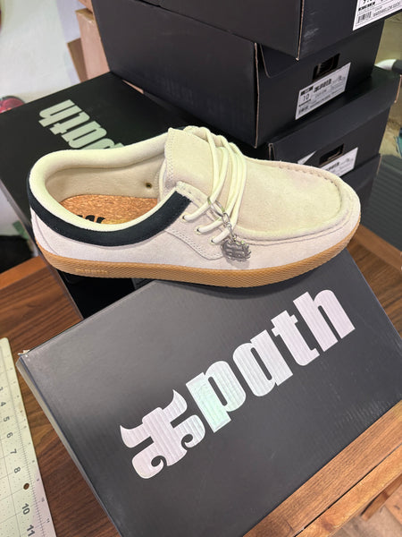 CATS LOW - MARSHMALLOW SUEDE - Free Ipath x Elephit T- Shirt